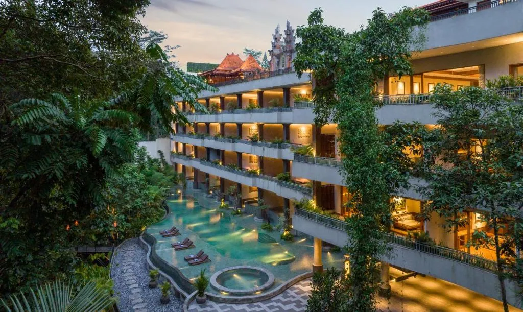 Anumana De Suite exterior view with pool