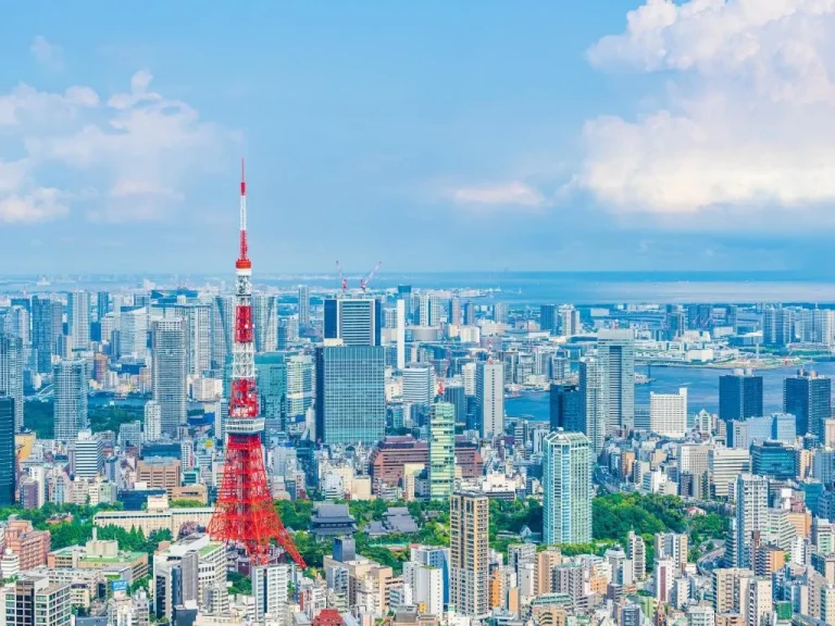 Vista de la Torre de Tokio desde el APA Hotel Akasaka Mitsuke