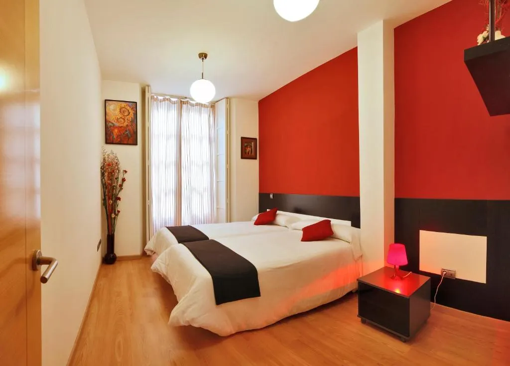 Master bedroom in Apartamentos El Tiempo Madrid