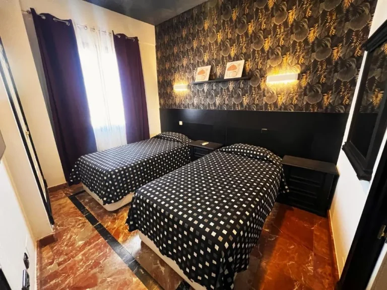 Zweibettzimmer im Apartamentos El Tiempo in Madrid