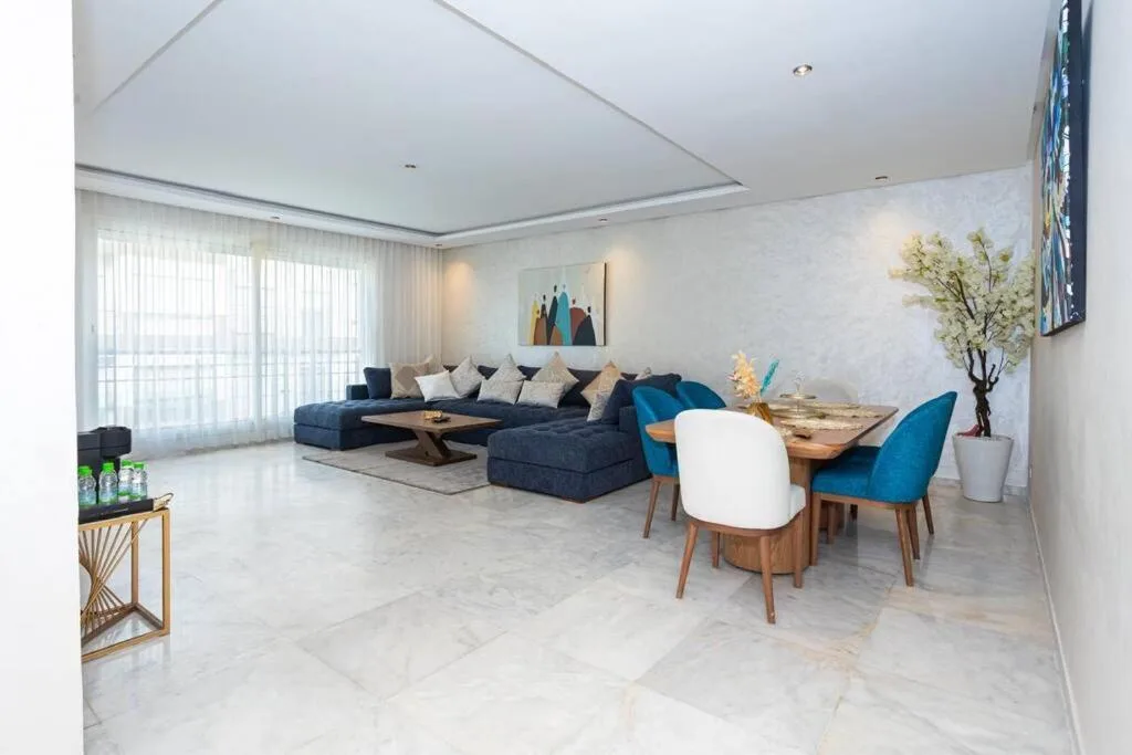 Elegant living area at Appartement géant, Rabat