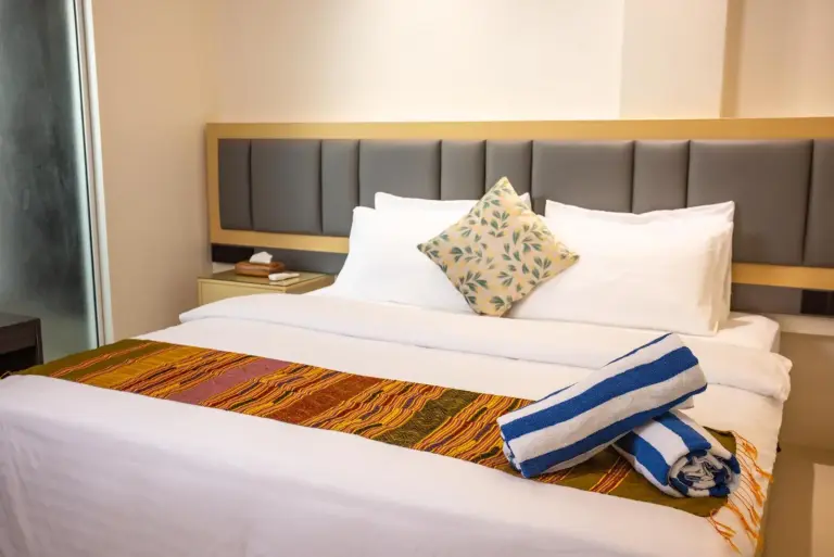 Aqua Luna Dhangethi Literie confortable avec éléments décoratifs