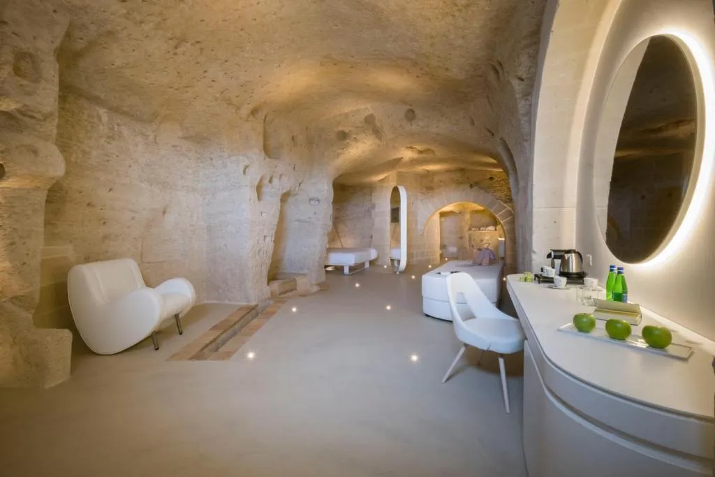 Living area in a suite at Aquatio Cave Luxury Hotel & SPA in Matera