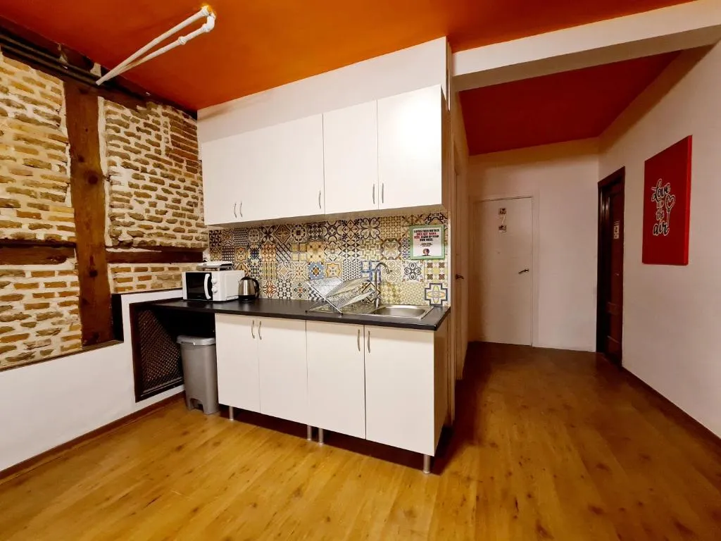 Arc House Madrid kitchenette with modern amenities