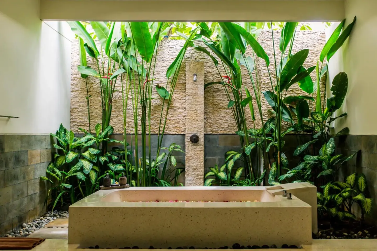 baño de inspiración spa en Aria Exclusive Villas & SPA