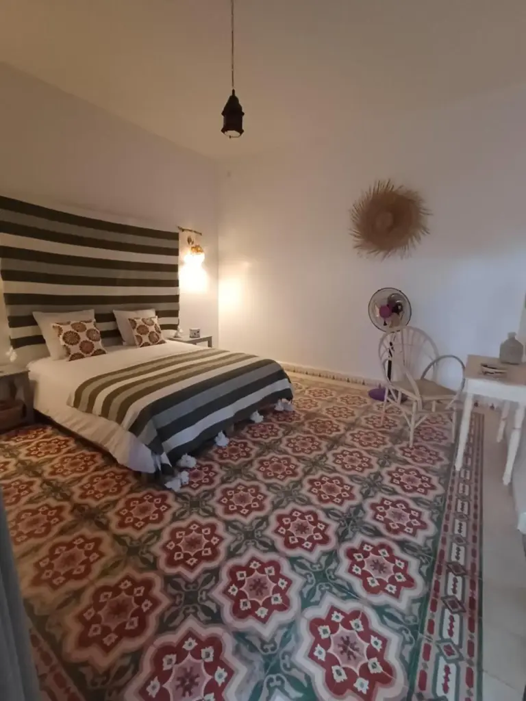 Chambre sereine au Artgana Lodge avec une décoration douce