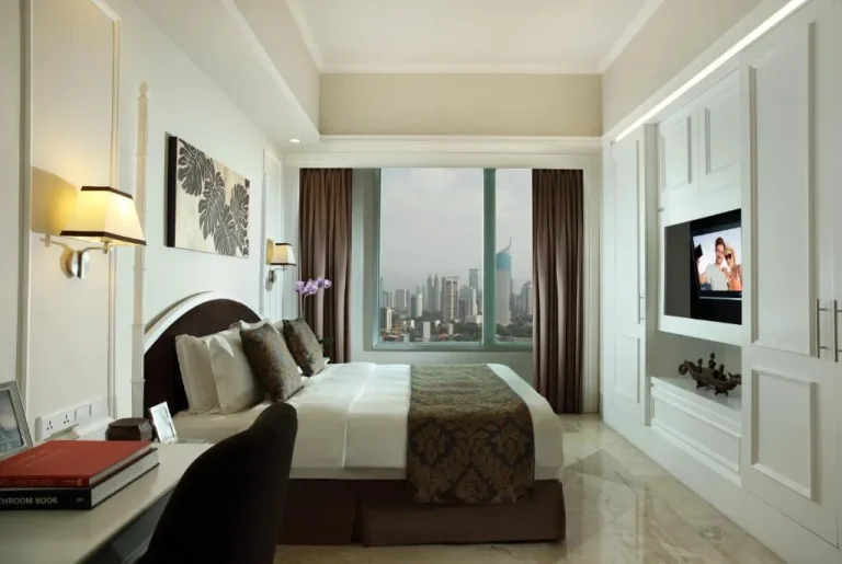 Habitación de Ascott Jakarta con vista a la ciudad