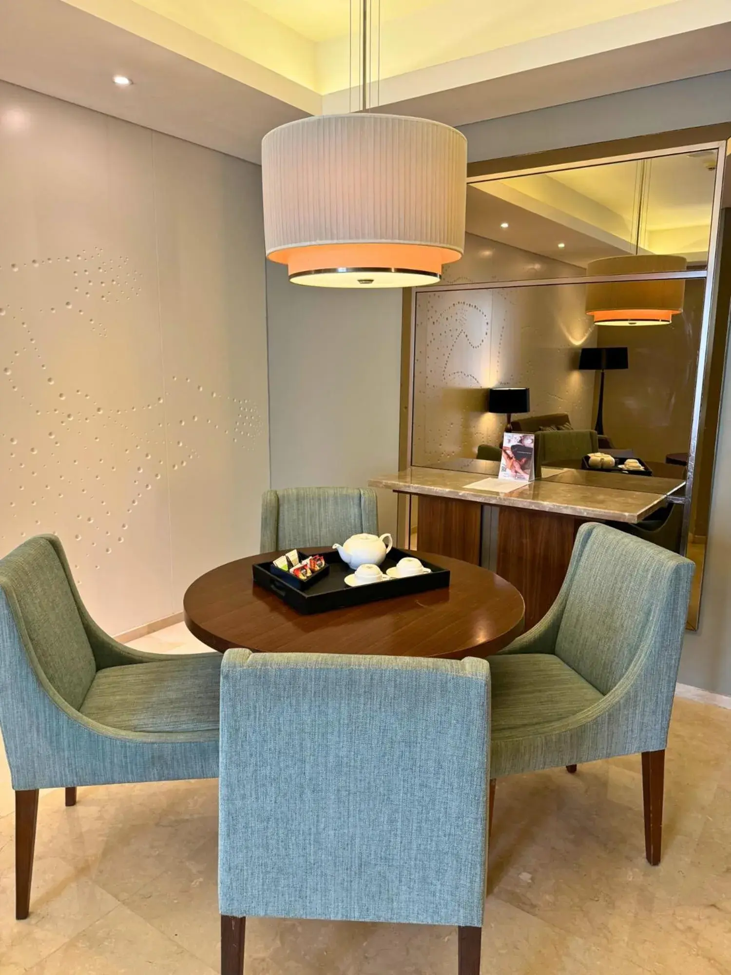 Acogedora zona de comedor en Ascott Kuningan Jakarta