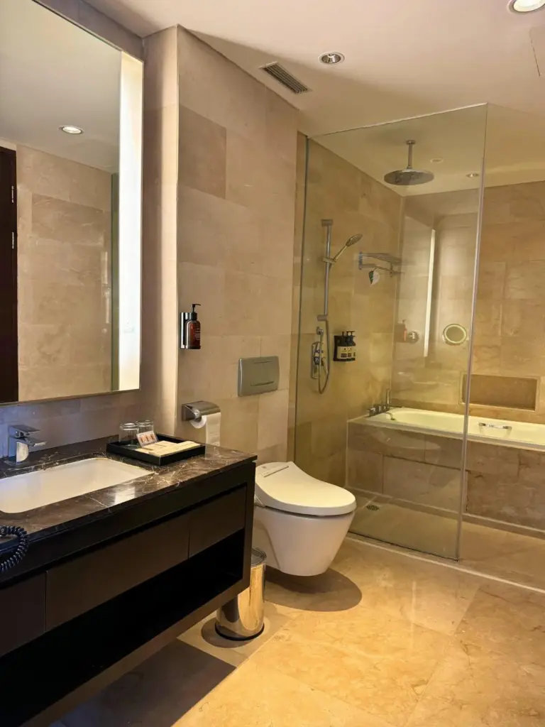 Baño de lujo en Ascott Kuningan Jakarta