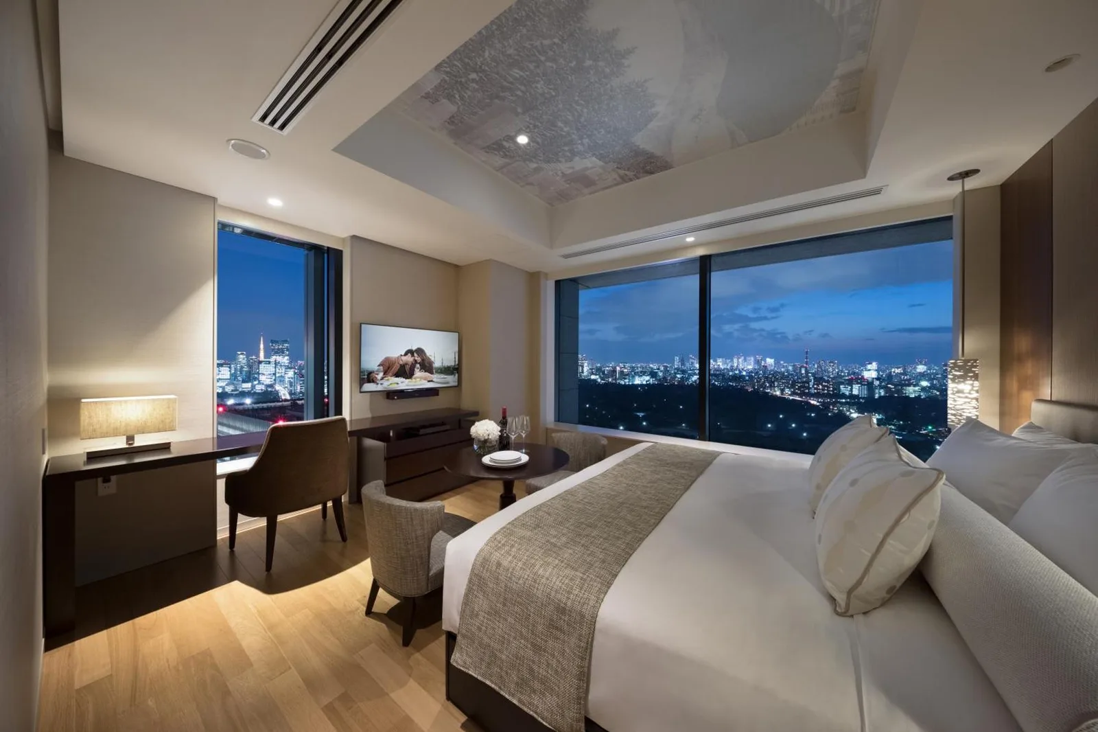 Habitación de huéspedes con vista a la ciudad en Ascott Marunouchi Tokyo