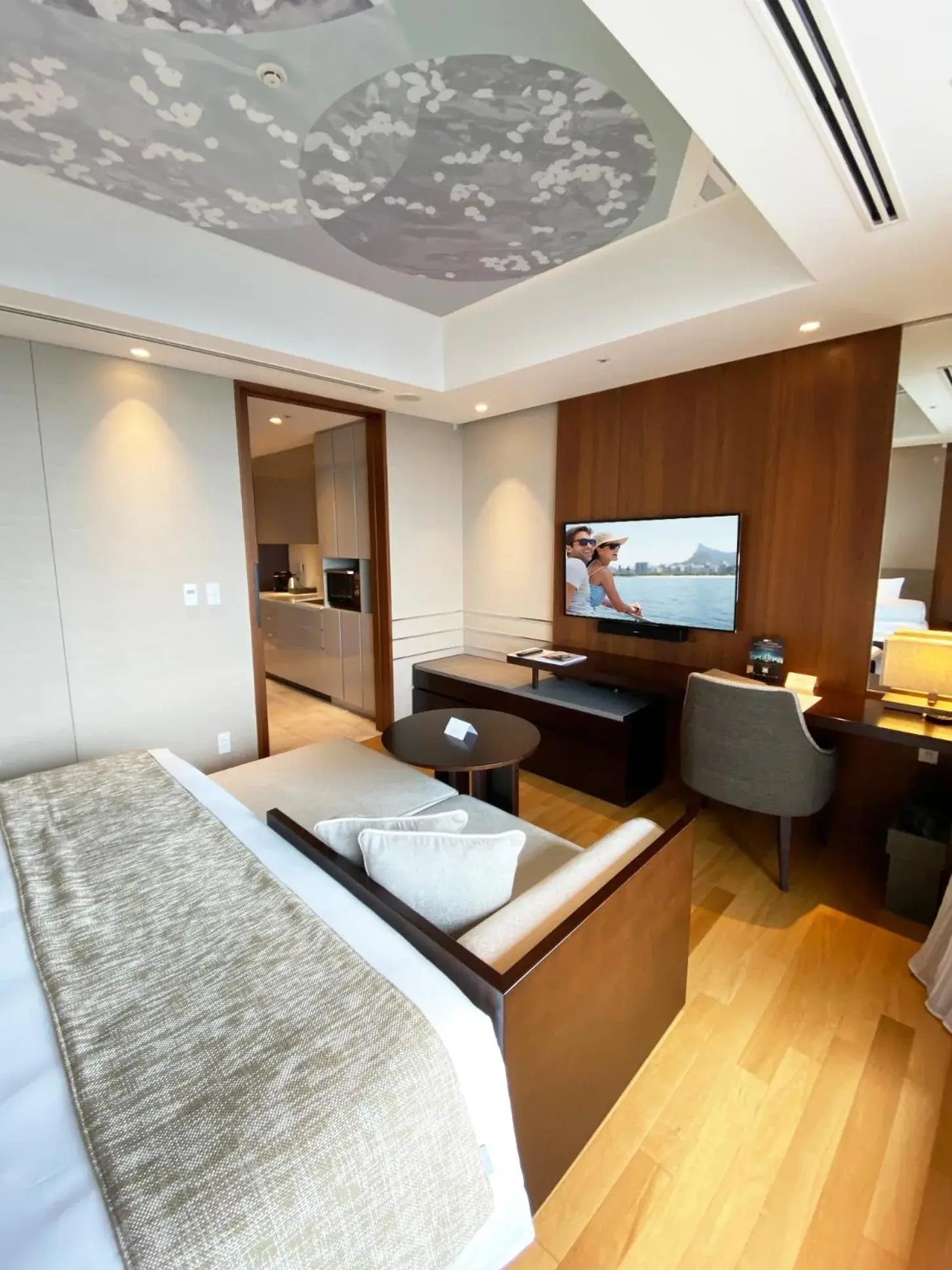 Área de estar en la habitación de Ascott Marunouchi Tokyo