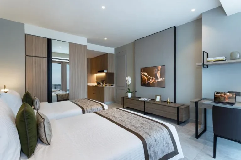 Baño de Ascott Menteng Jakarta con accesorios modernos