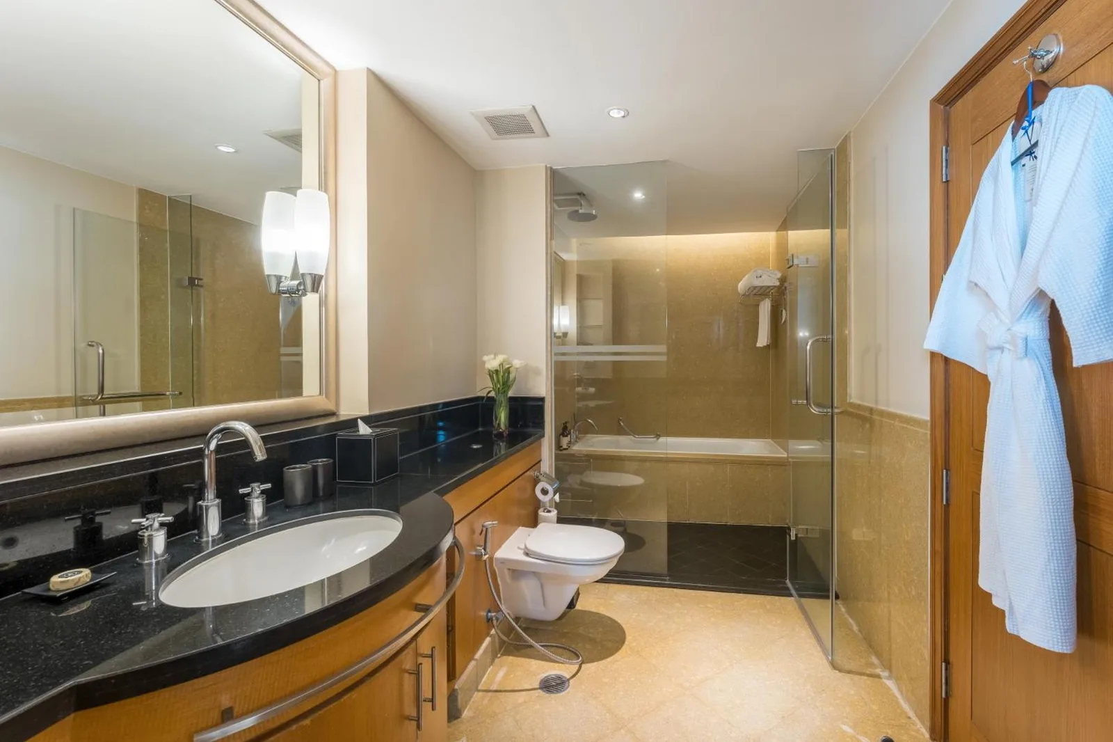 Baño elegante de Ascott Sathorn Bangkok