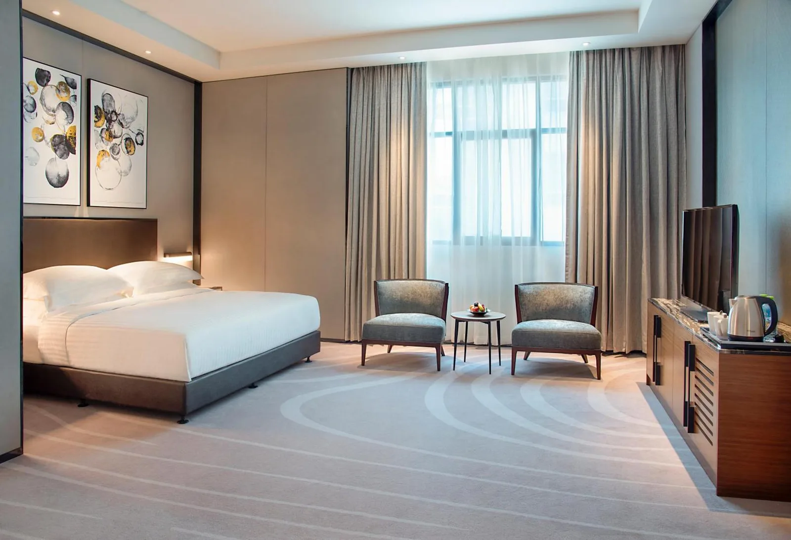 Asiana Grand Hotel Dubai Luxusbad mit schwebendem Waschtisch, beleuchteten Spiegeln und freistehender Wanne