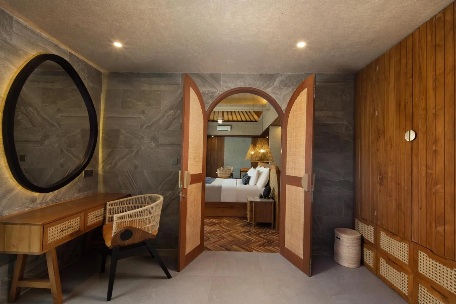 Asvara Resort & Spa Ubud by Ini Vie Hospitality – hôtel à Ubud, Indonésie – une villa avec une piscine et une maison à Asvara Resort & Spa Ubud by Ini Vie Hospitality à Ubud