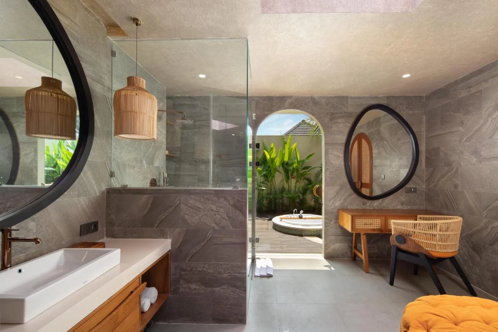 Asvara Resort & Spa Ubud by Ini Vie Hospitality – hôtel à Ubud, Indonésie – vue aérienne d'un resort dans la jungle au coucher du soleil à Asvara Resort & Spa Ubud by Ini Vie Hospitality à Ubud