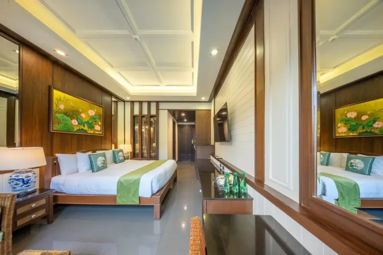 Geräumiges Gästezimmer mit modernem Dekor im At Tree Hotel Thaphae Gate Chiangmai