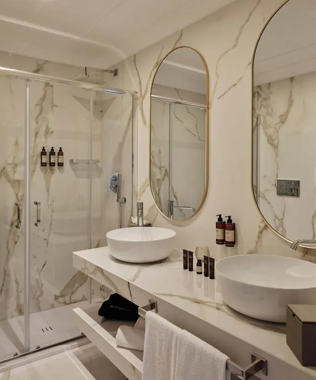 Atlantis Bay hotel modern bathroom with marble details