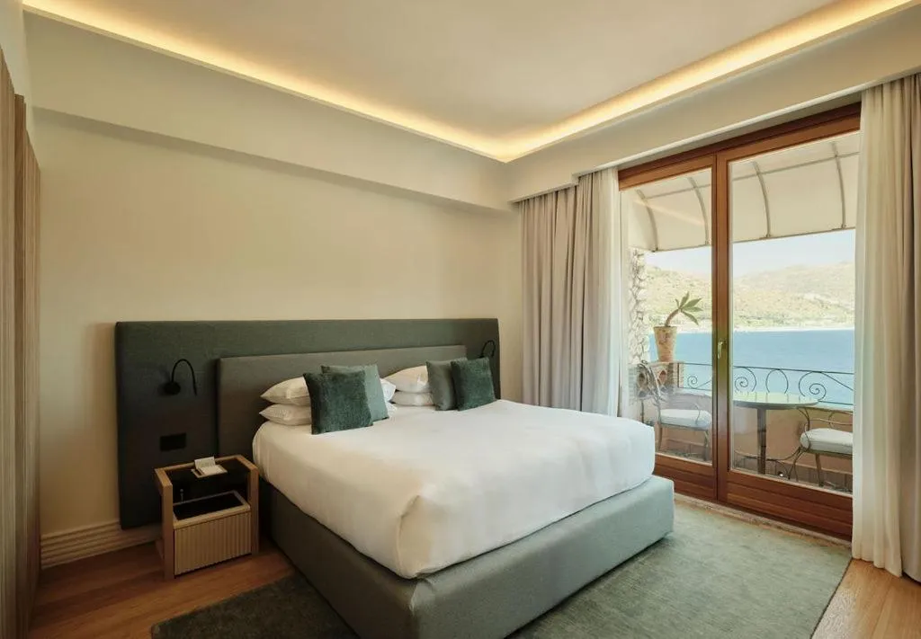 Atlantis Bay hotel bedroom with sea view and balcony