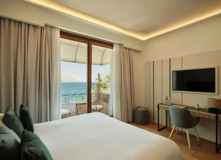 Bedroom with Desk