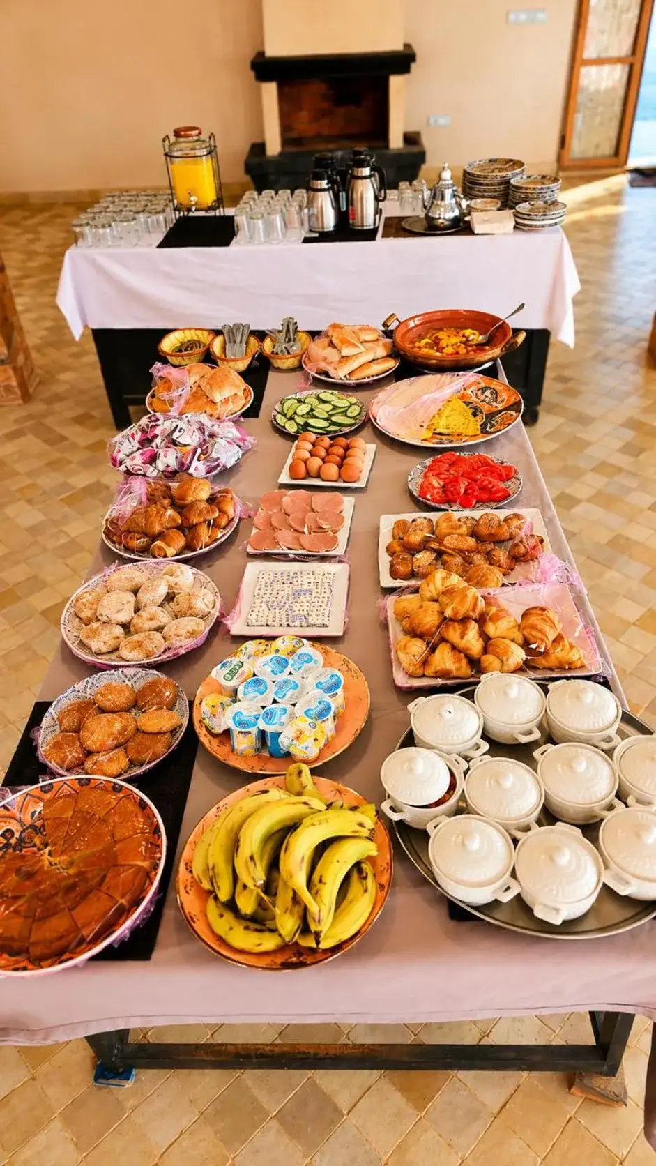 Buffet-Auswahl im Auberge Akabar Merzouga