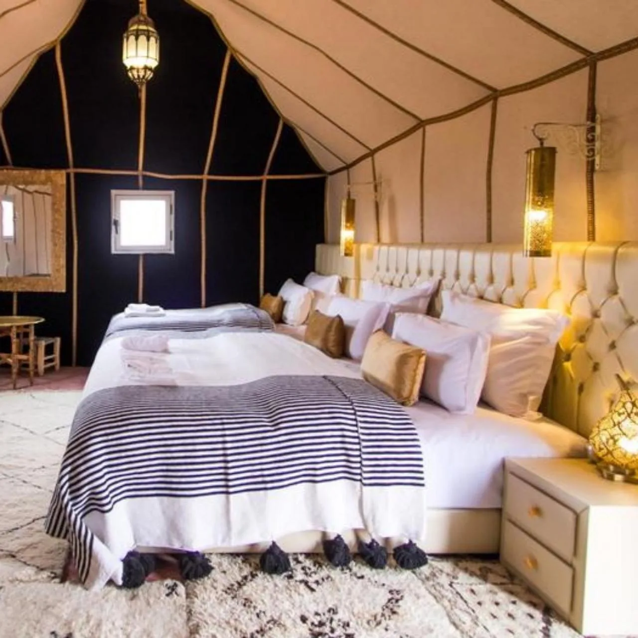 Aurea Duna Luxury Camp – Merzouga, Morocco hotel – a bathroom with a white toilet in a room at Aurea Duna Luxury Camp in Merzouga
