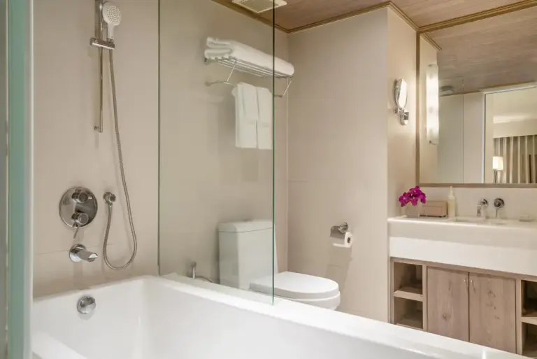 Avani Pattaya Resort modernes Badezimmerdesign