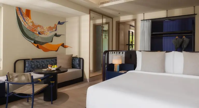 Suite confortable au Avani Plus Fares Maldives Resort