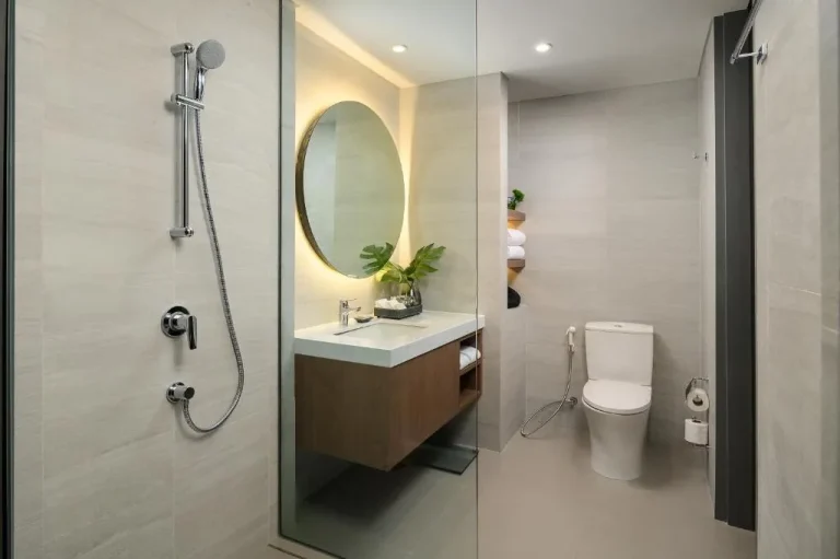 Avani Sukhumvit Bangkok Hotel chic bathroom