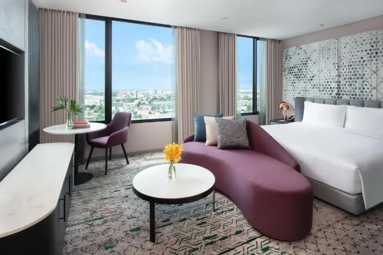 Avani Sukhumvit Bangkok Hotel king room with city view