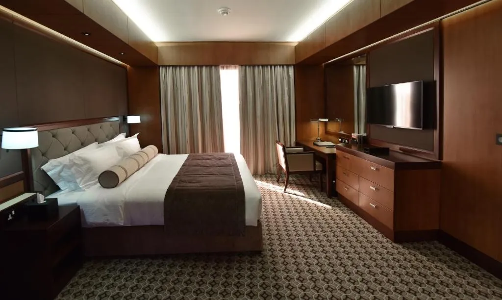 Luxuriöses Schlafzimmer im Ayla Grand Hotel in Al Ain