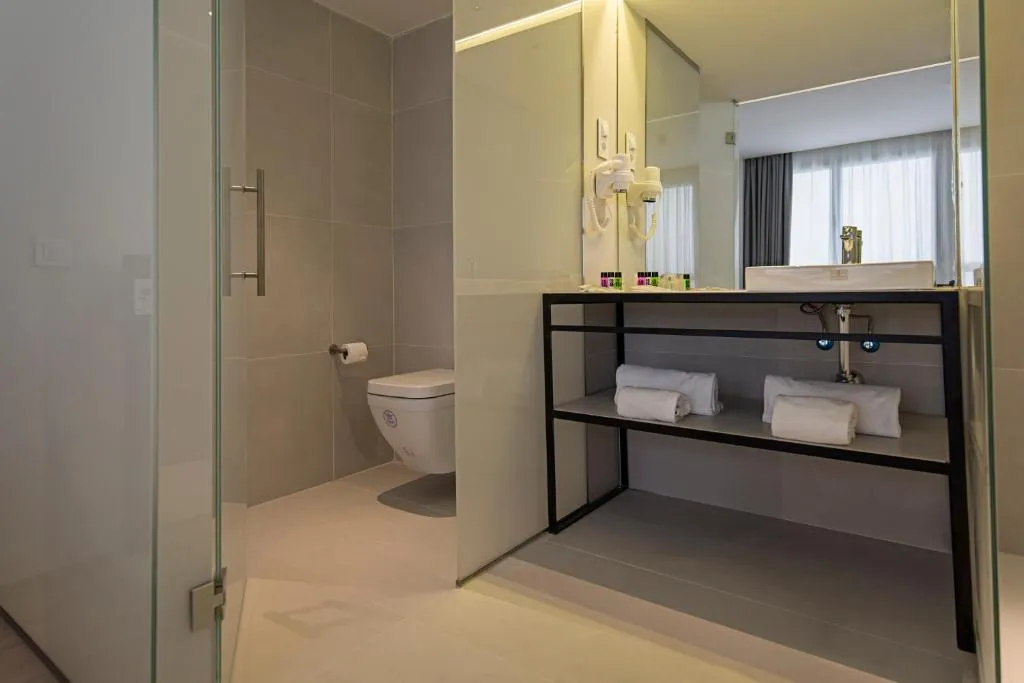 Modernes Badezimmerdesign im B&B HOTEL Madrid Centro Puerta del Sol