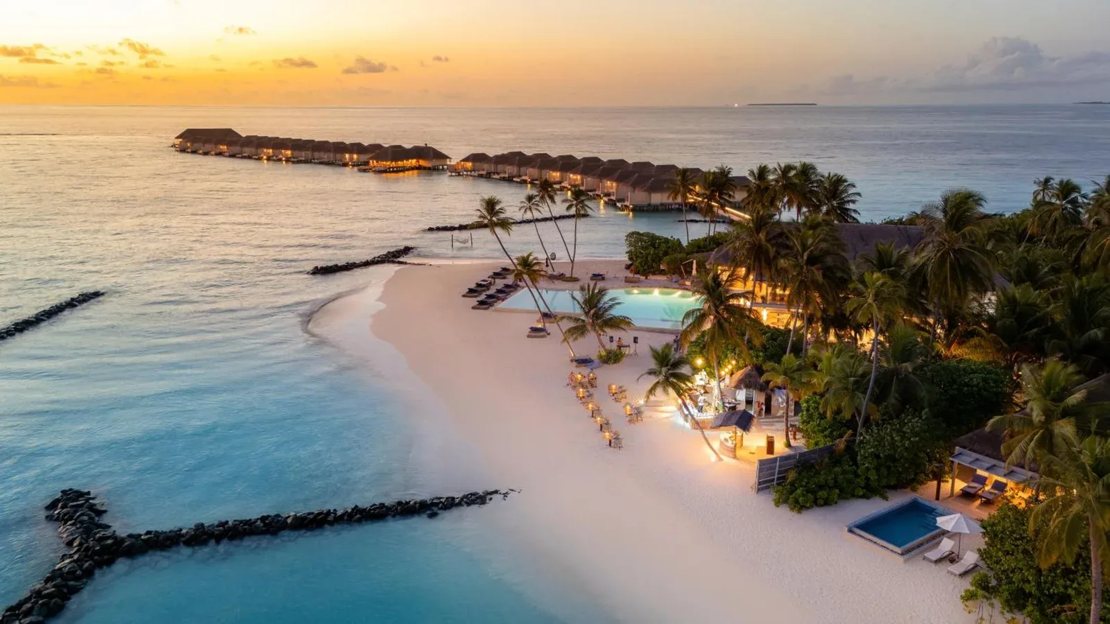 Vue aérienne du Baglioni Resort Maldives de l'hôtel de luxe