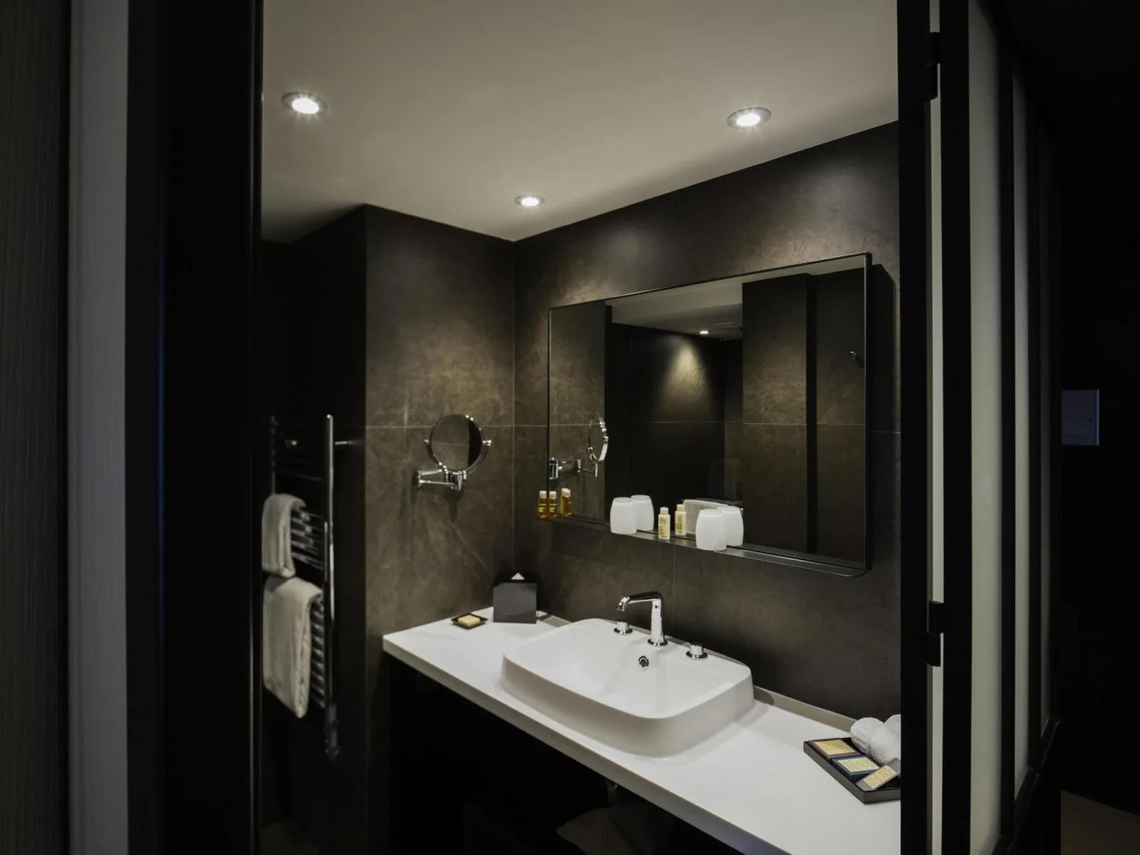 Luxuriöses Badezimmer im Balthazar Hotel & Spa Rennes - MGallery Collection