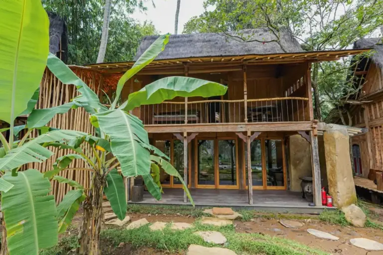 Außenansicht einer Villa im Bambu Indah Resort