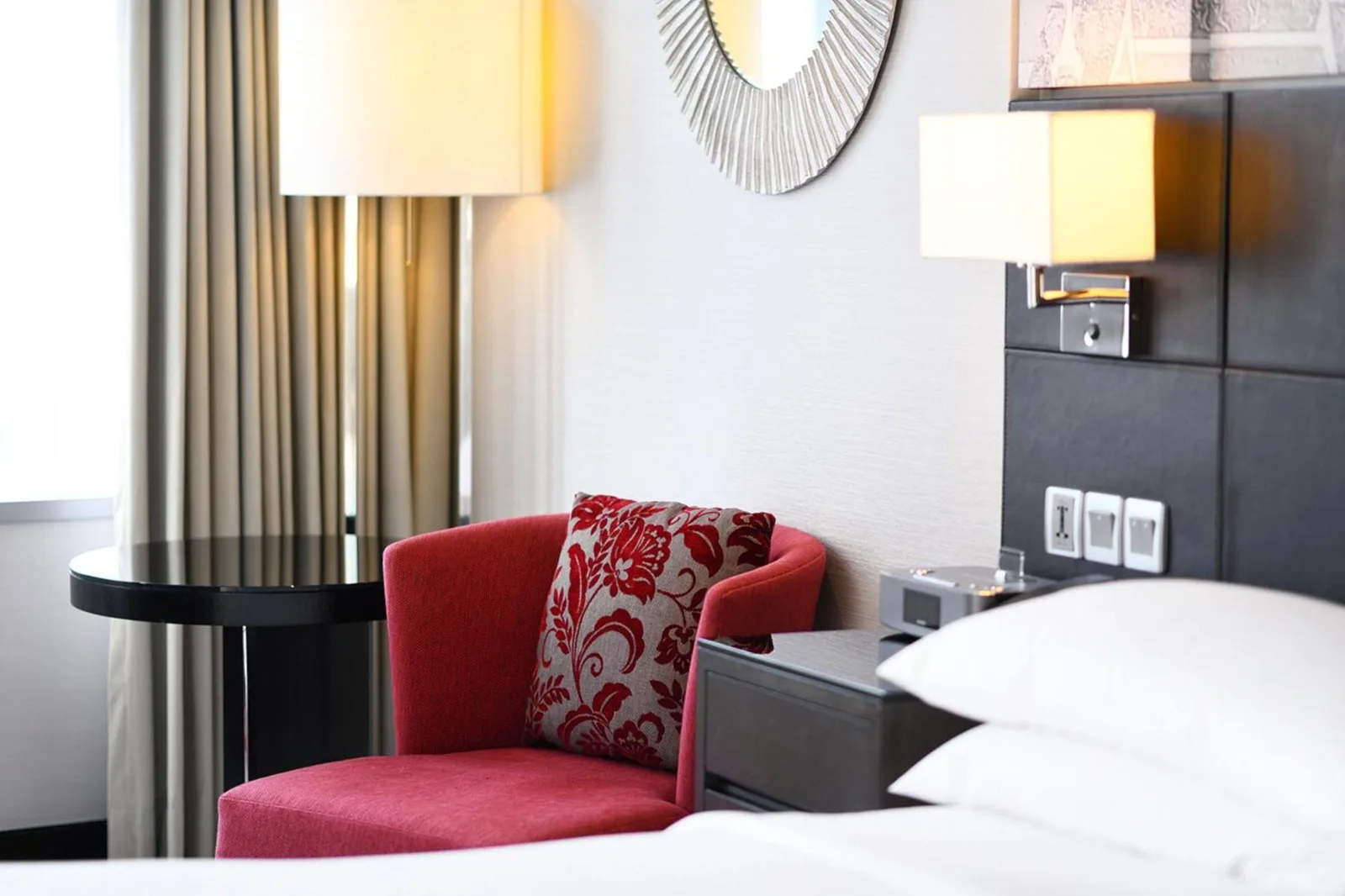 Sitting area in guest room at Bangkok Marriott Hotel Sukhumvit