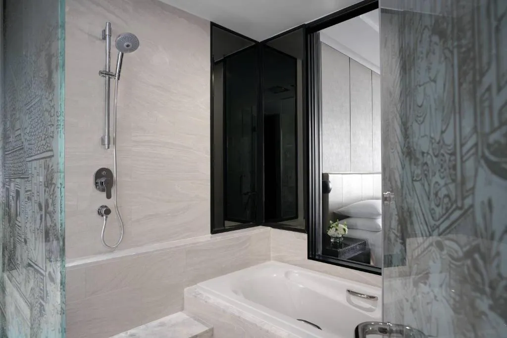 Modernes Badezimmer im Bangkok Marriott Hotel The Surawongse