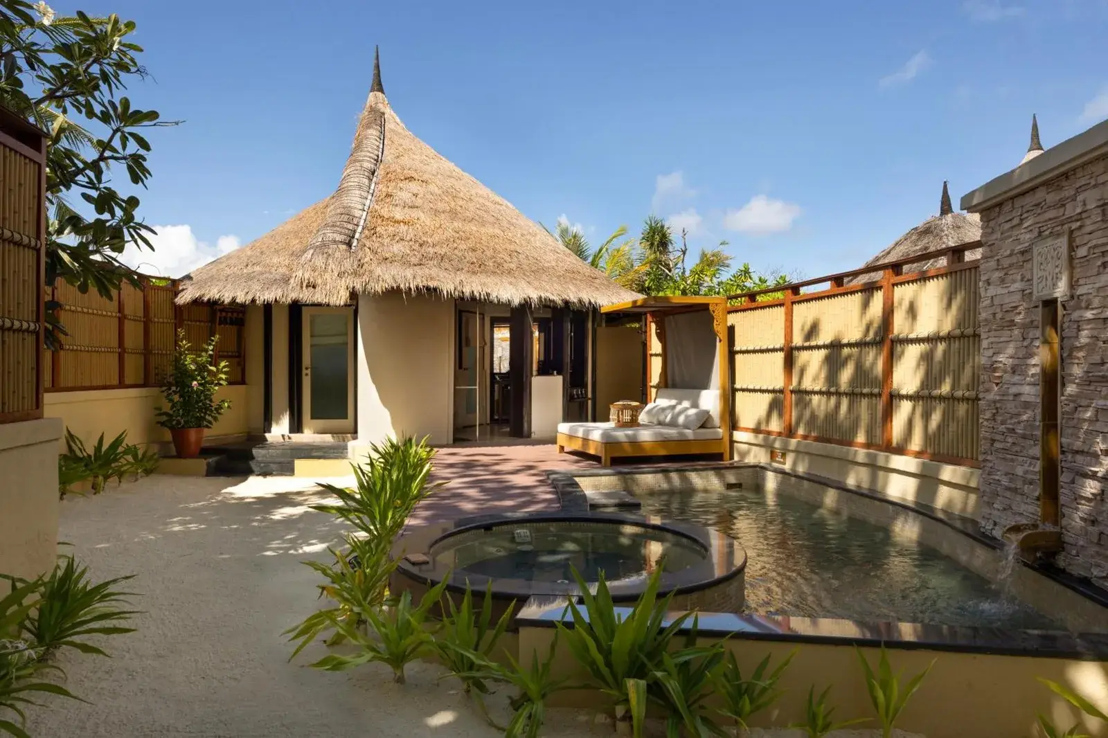 Banyan Tree Vabbinfaru private villa with pool