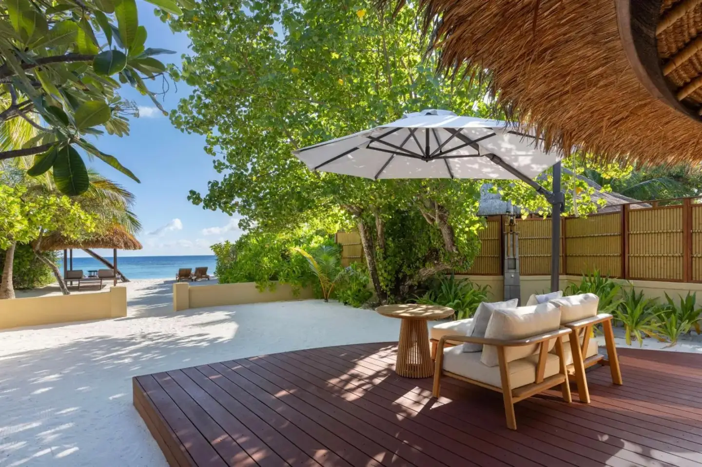 Banyan Tree Vabbinfaru seaside lounge area