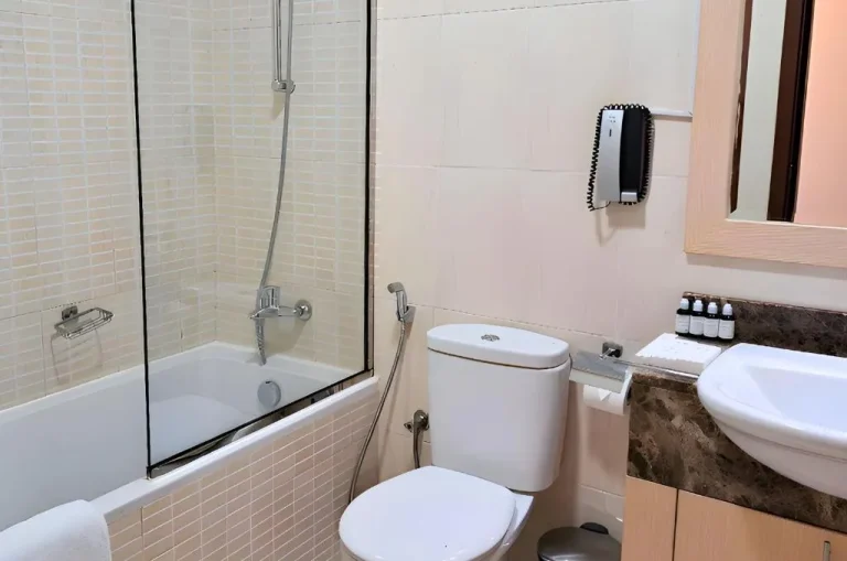 Modernes Badezimmer im Barceló Residences Dubai Marina