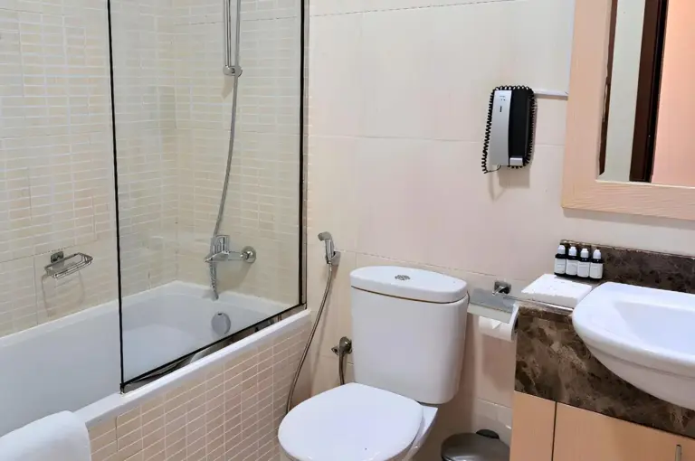 Modernes Badezimmer im Barceló Residences Dubai Marina