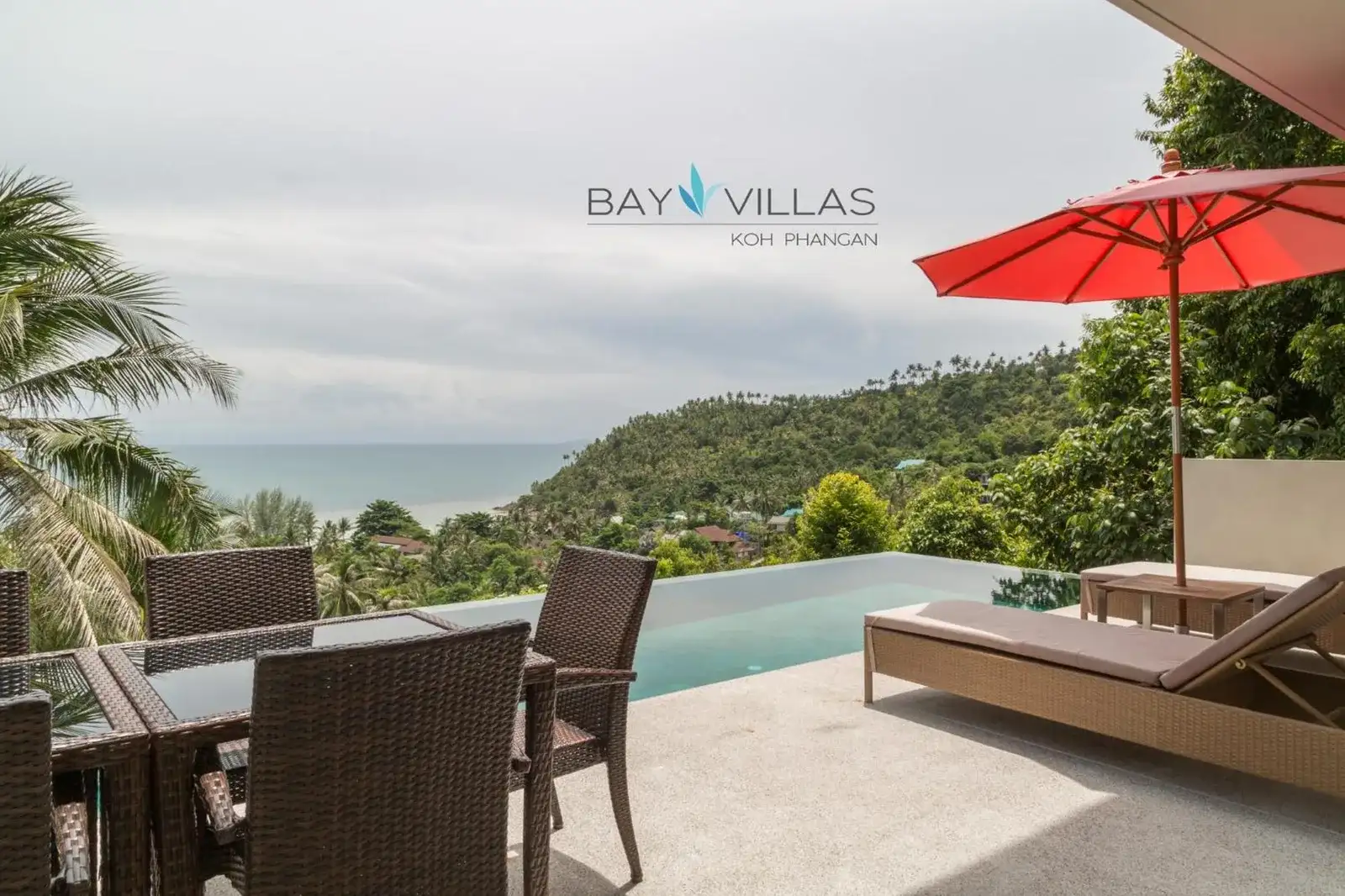 Dining area with infinity pool view at Bay Villas Koh Phangan
