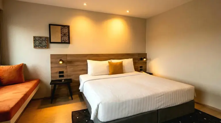Standard guest room at Beehive Boutique Hotel Phuket in Phuket with king bed and seating area