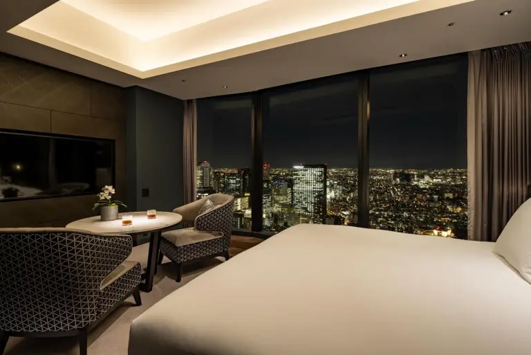 BELLUSTAR TOKYO, A Pan Pacific Hotel chambre avec vue nocturne sur la ville