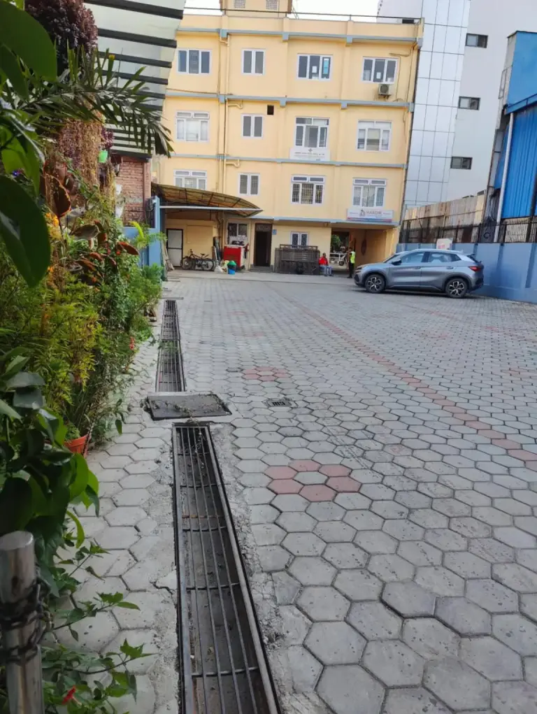 Parkbereich im Bhandari Hotel in Lalitpur