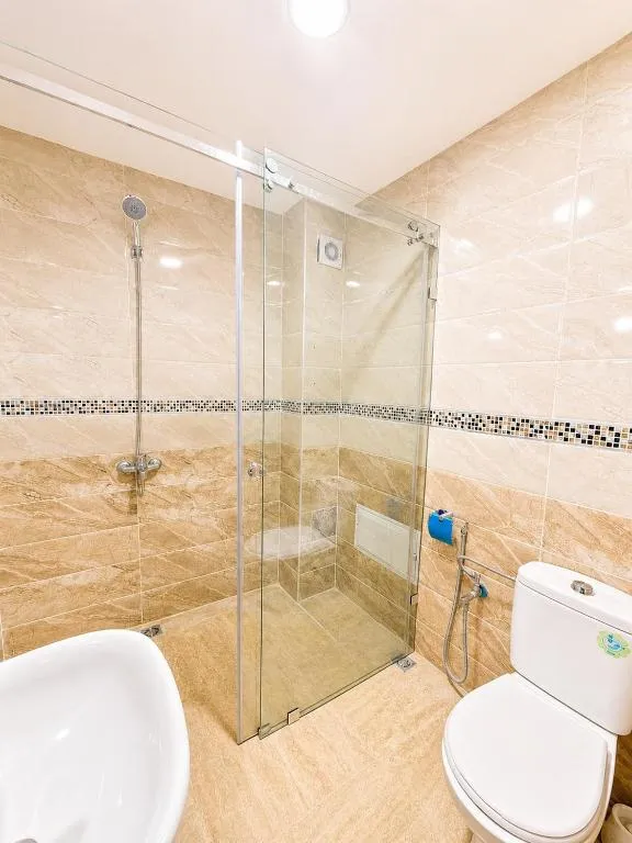 Gut ausgestattetes Badezimmer im Blue Sky Riad & Hotel in Fes
