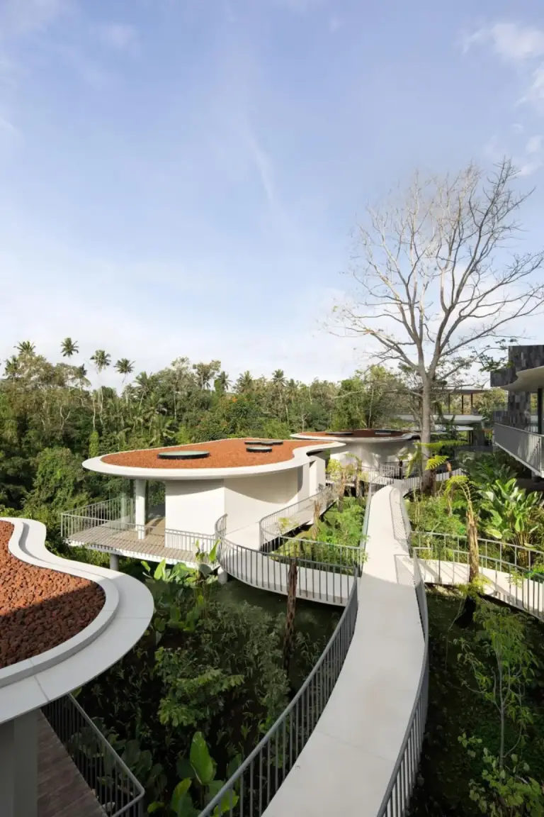 Promenade pittoresque au Bumi Kinar Skylight à Ubud