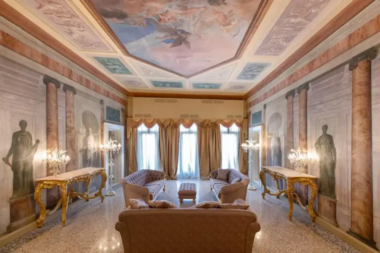 Ca' Bonfadini Historic Experience grand lounge area