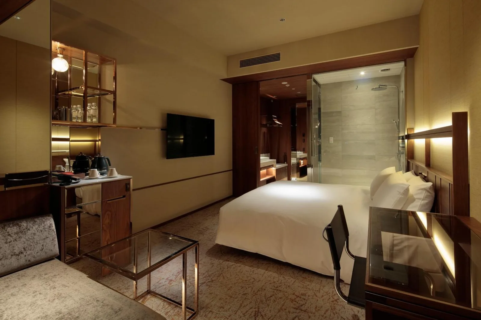 Layout of guest room at Candeo Hotels Osaka The Tower