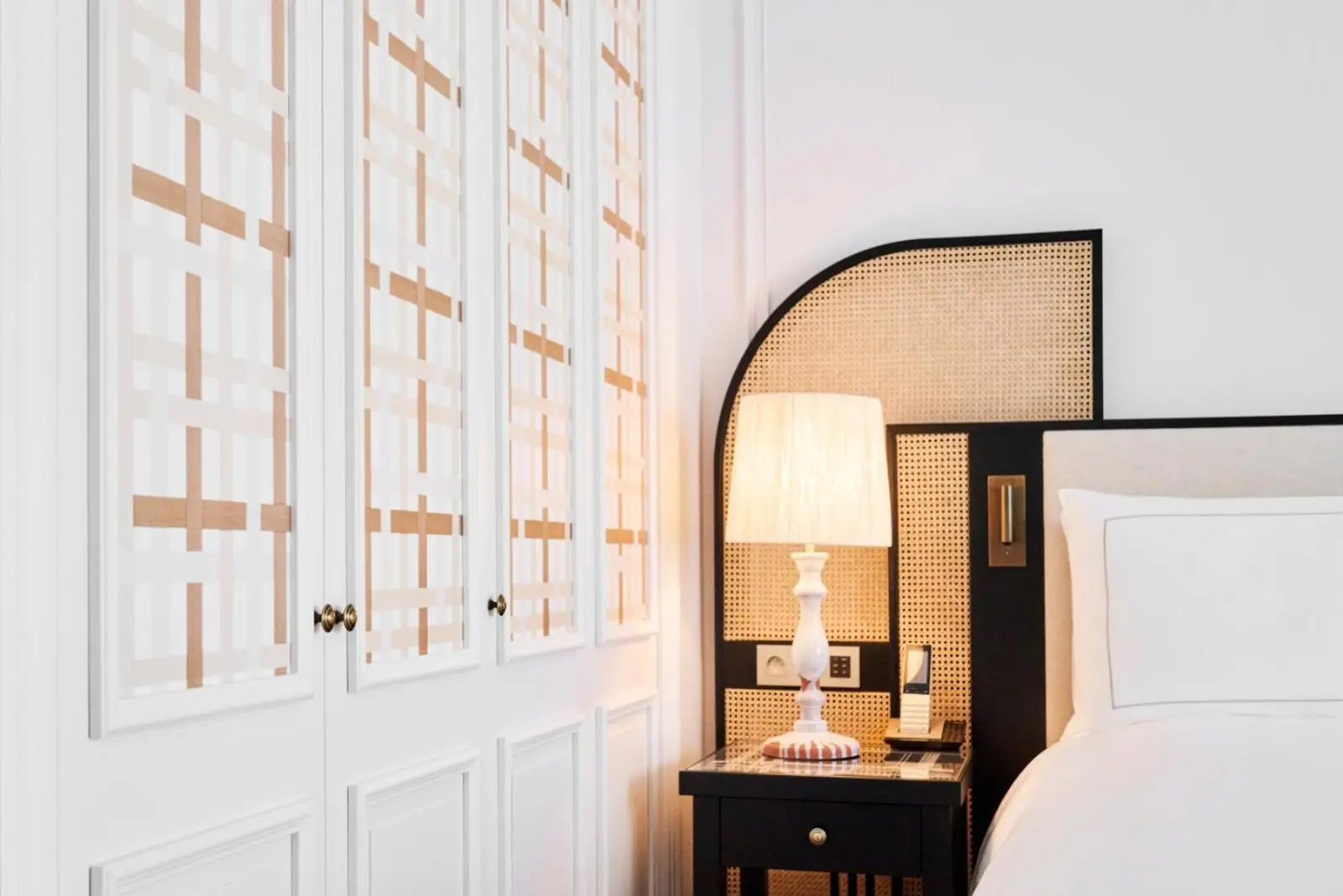 Innendetails eines Zimmers im Carlton Cannes, a Regent Hotel in Cannes